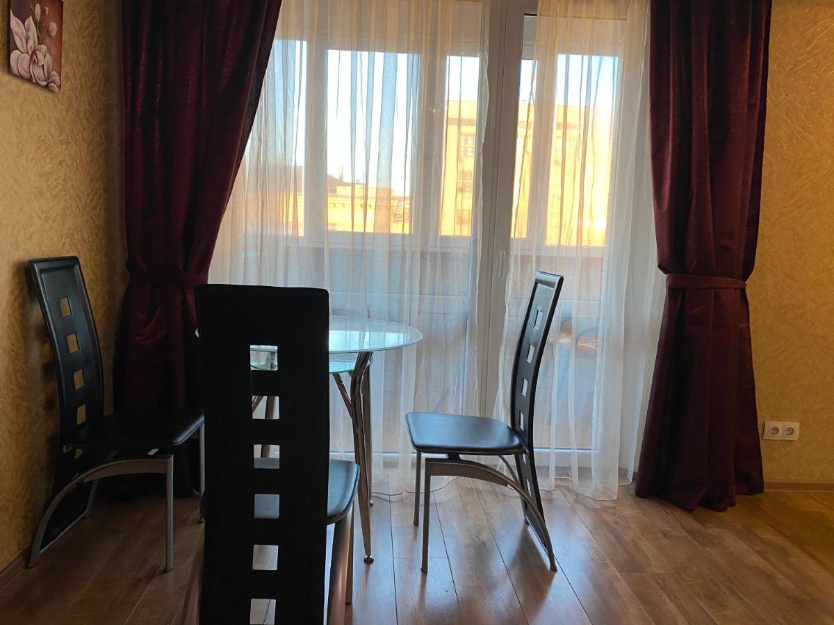 New Apartments With Panoramic Views On Avenue Nauky Harkov Kültér fotó